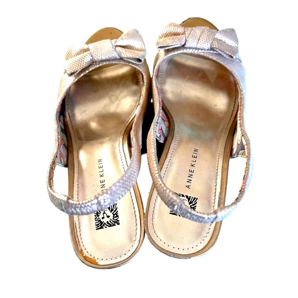 Anne Klein Gold Tone Leather Upper Cork Wedge Open Toe Sandal with Large Bow - Picture 3 of 16